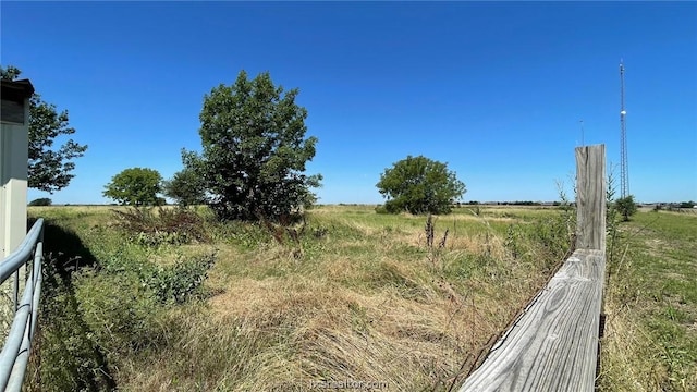 view of yard featuring a rural view