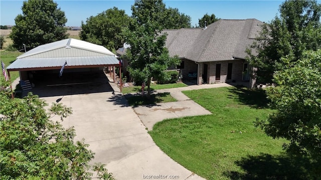 view of front of house with a front lawn