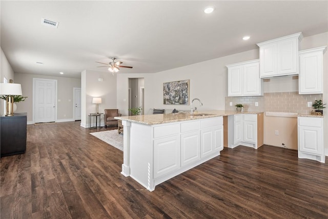 kitchen with sink, dark hardwood / wood-style floors, ceiling fan, decorative backsplash, and white cabinetry