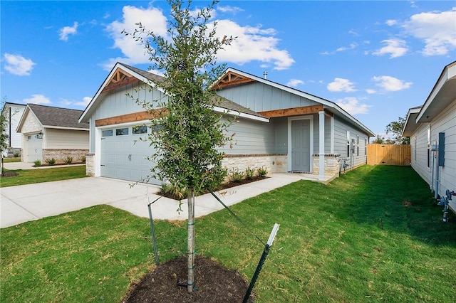 craftsman inspired home featuring a garage and a front yard