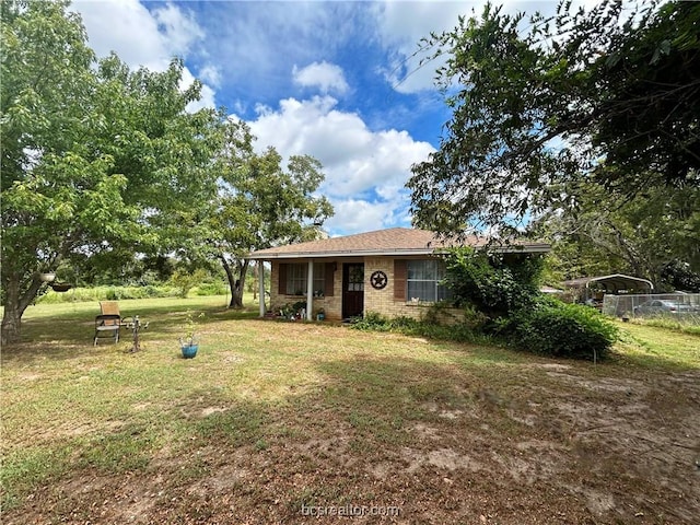 view of front of house featuring a front lawn