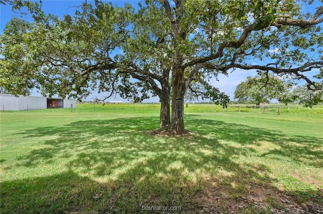 view of yard featuring a rural view