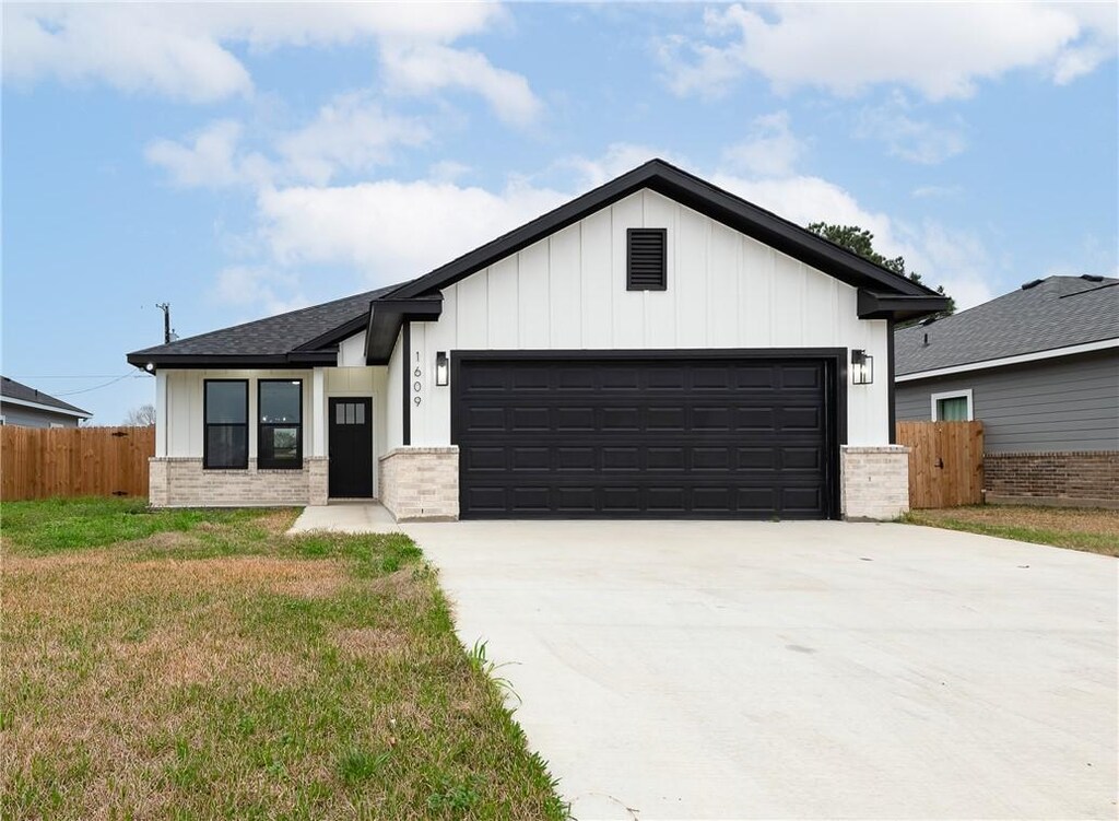 view of front of property featuring a garage and a front yard