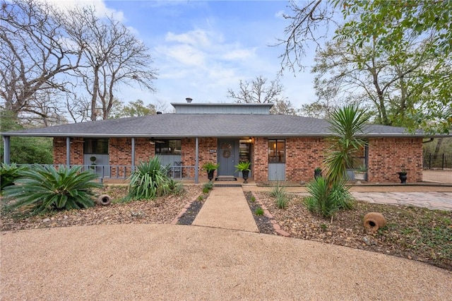 single story home with a porch