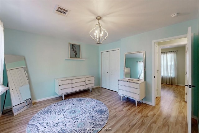 sitting room featuring light hardwood / wood-style flooring and a notable chandelier