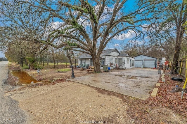 view of front of home featuring an outbuilding and a garage