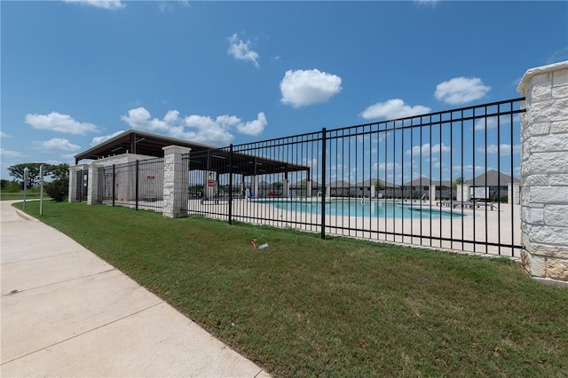 view of swimming pool featuring a lawn