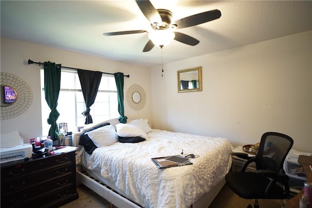 bedroom with ceiling fan