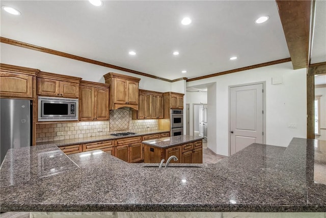 4662 Hidden Springs Way, College Station, TX 77845 - kitchen featuring stainless steel appliances, a large island, crown molding, backsplash, and recessed lighting