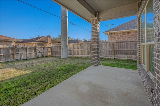 view of yard featuring a patio area