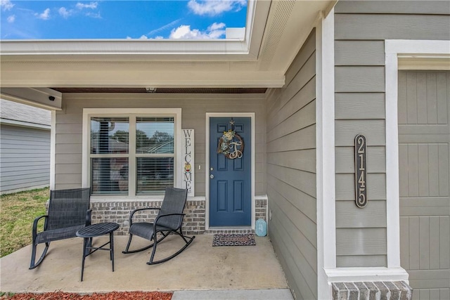 entrance to property featuring a porch