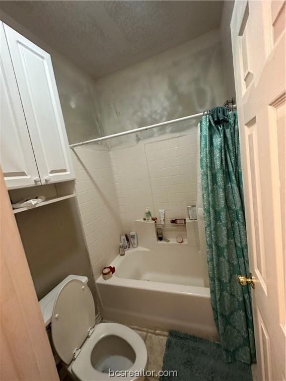 bathroom with a textured ceiling, toilet, and shower / bathtub combination with curtain