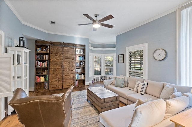 living room featuring light hardwood / wood-style floors, ceiling fan, and crown molding