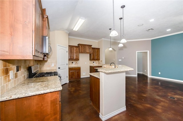 kitchen featuring concrete flooring, stainless steel appliances, visible vents, baseboards, and brown cabinetry