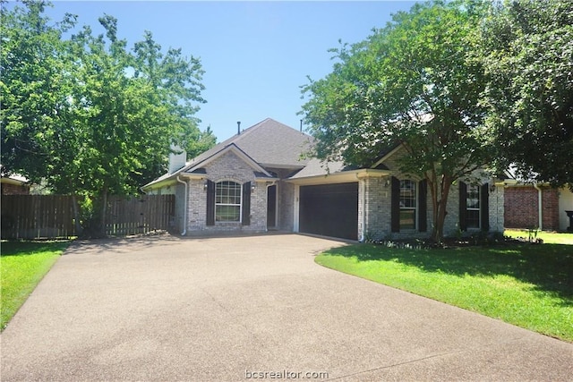 view of front facade featuring a garage and a front yard