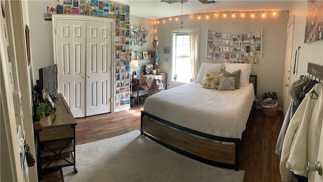 bedroom featuring ceiling fan, wood-type flooring, and a closet