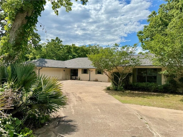 67 Fairway Dr, Hilltop Lakes, TX 77871 - single story home featuring driveway, a garage, and brick siding
