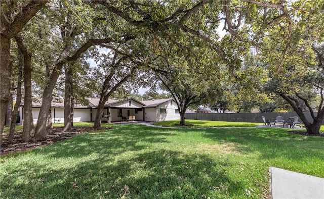 view of yard featuring a patio