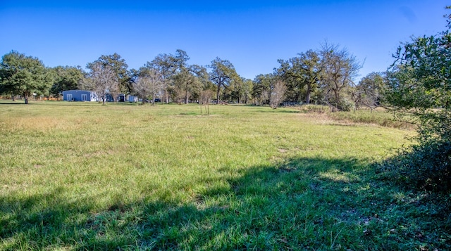 view of yard featuring a rural view