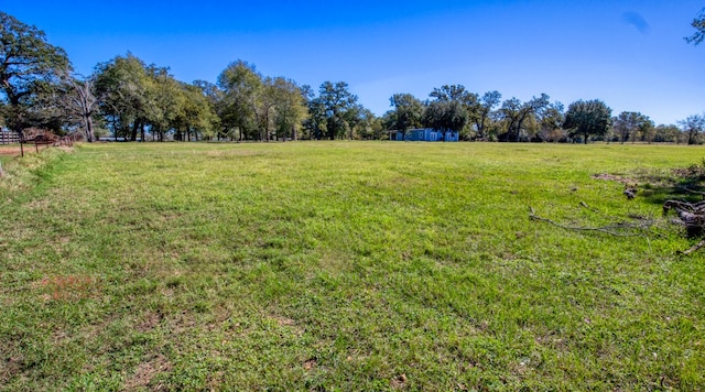 view of yard featuring a rural view