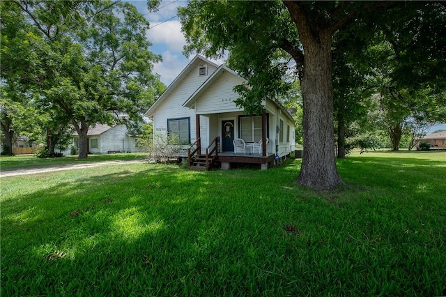 202 S Broadway St, Caldwell, TX 77836 - bungalow featuring covered porch and a front yard