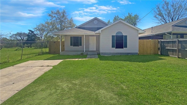 view of front of house with a front yard