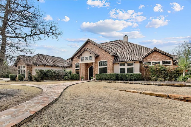 view of front of house featuring a front yard