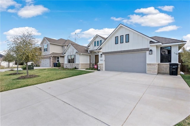 view of front of home featuring a front yard