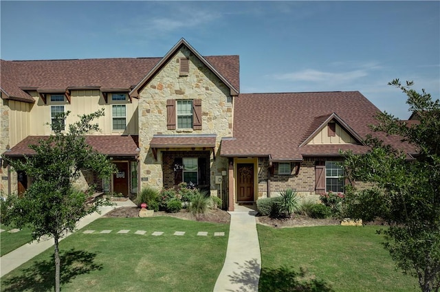 view of front facade with a front lawn