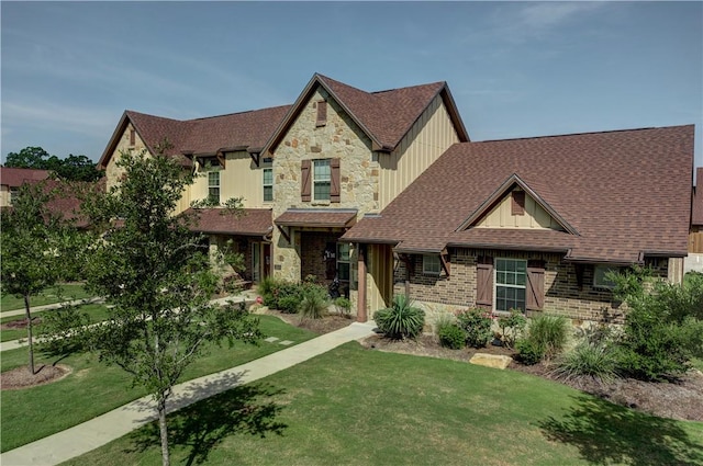 view of front of house featuring a front lawn