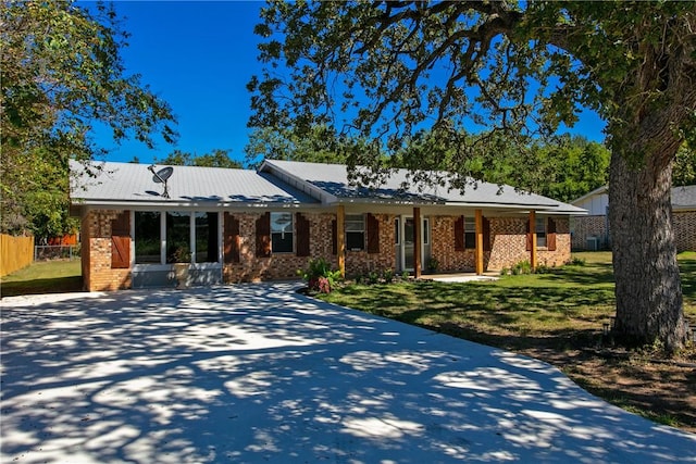 415 W Decherd St, Franklin, TX 77856 - photo 2