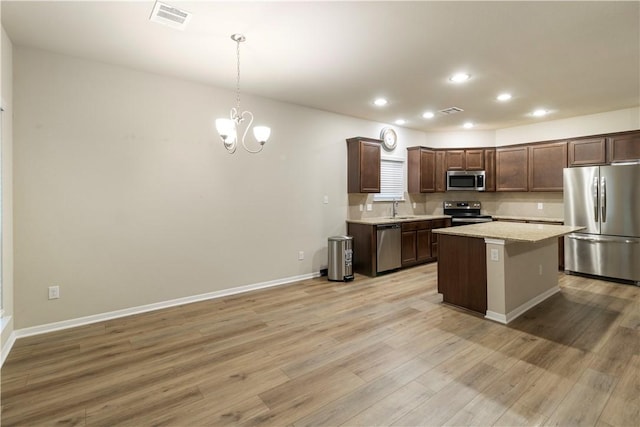 kitchen featuring a sink, visible vents, recessed lighting, a chandelier, and appliances with stainless steel finishes