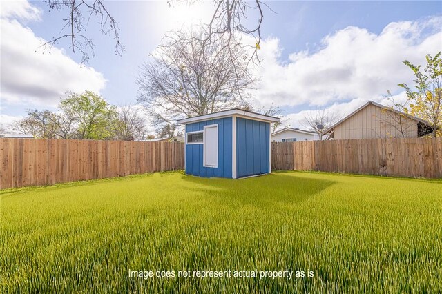 view of yard featuring a storage unit