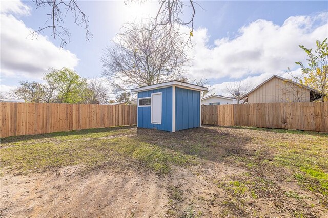 view of yard with a storage shed