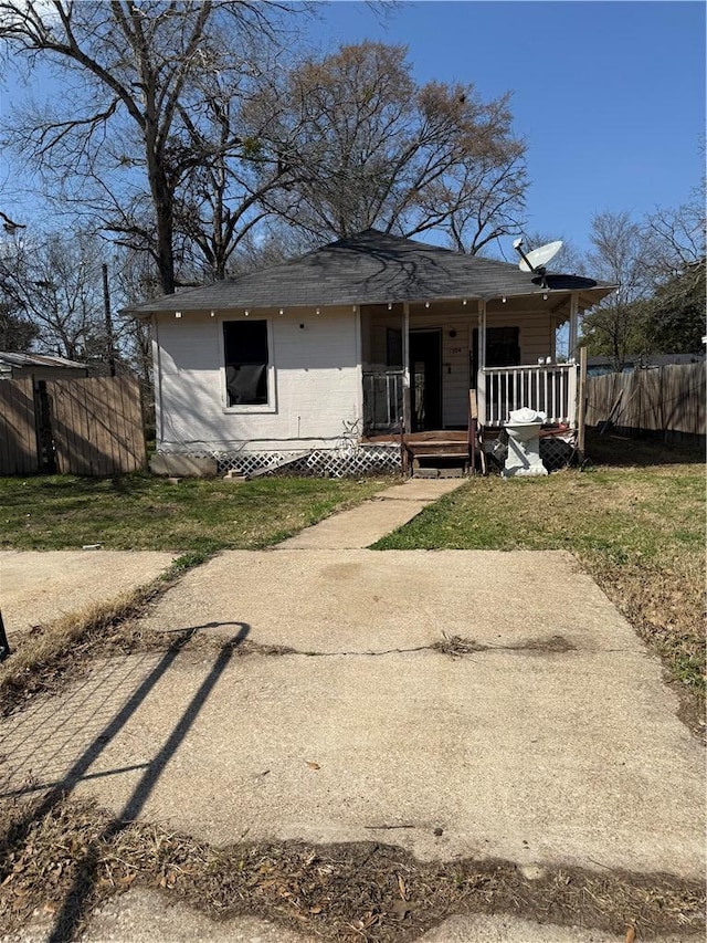 view of front facade featuring a porch