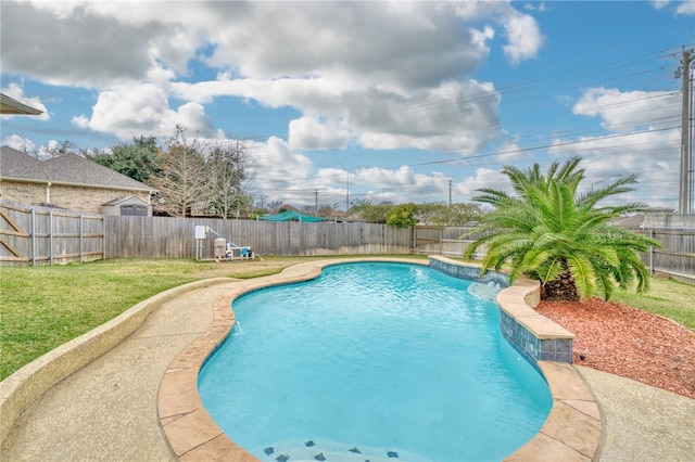 view of swimming pool with pool water feature and a lawn