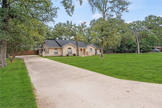 single story home featuring a front yard