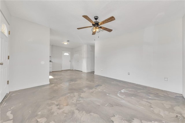 unfurnished room with concrete floors and ceiling fan