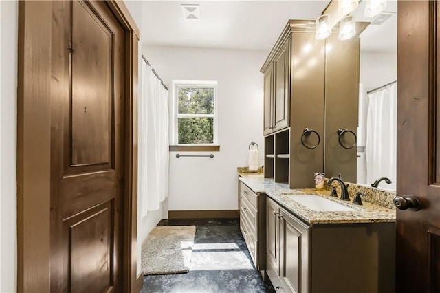 bathroom featuring visible vents, baseboards, curtained shower, and vanity