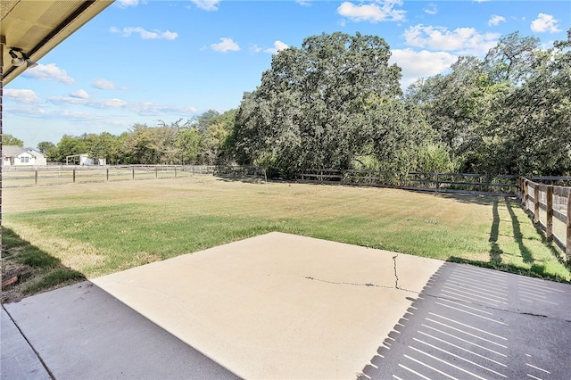 view of yard featuring a patio