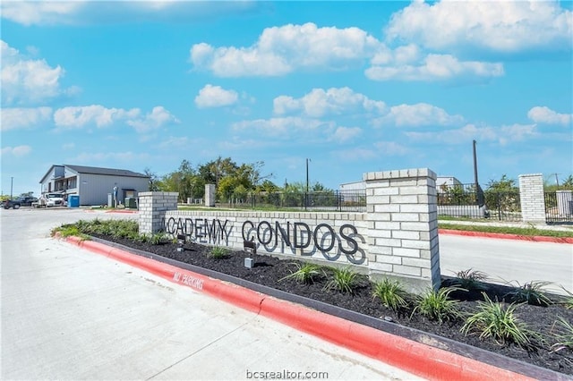 view of community / neighborhood sign