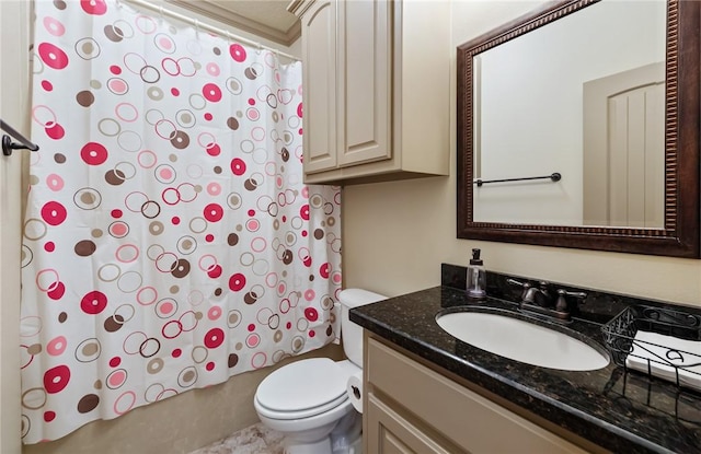 bathroom with vanity, toilet, and shower / bath combo