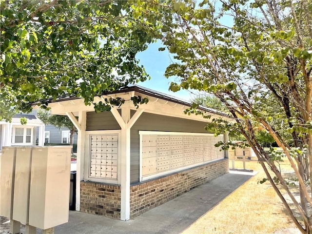 view of property's community featuring a mail area