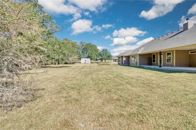 view of yard featuring a patio