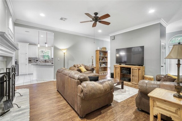 5303 Creek Ln, College Station, TX 77845 - living area featuring a ceiling fan, crown molding, light wood-type flooring, and recessed lighting