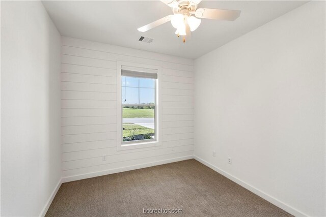 empty room featuring carpet flooring and ceiling fan