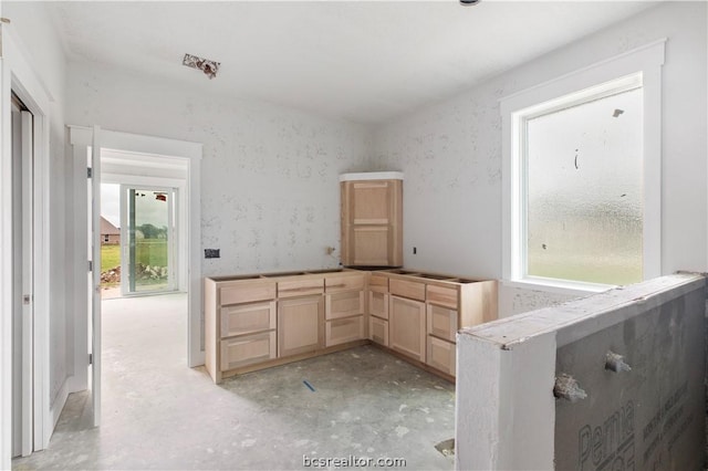 bathroom featuring concrete flooring