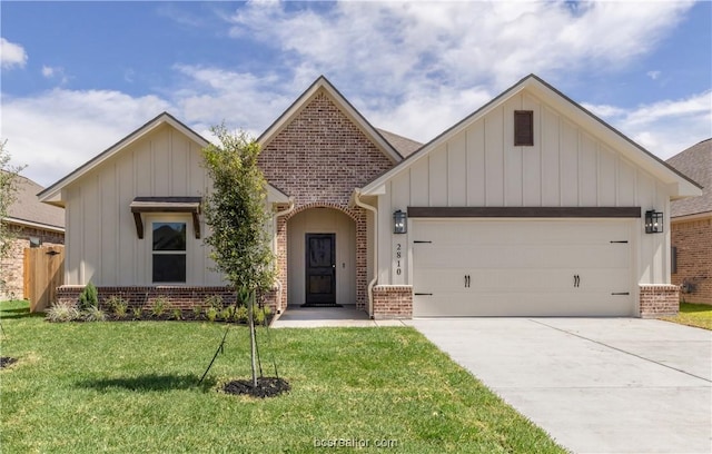 view of front of house featuring a front yard and a garage