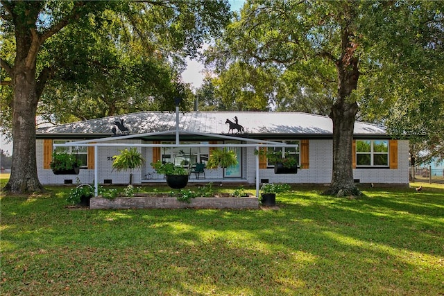 view of front of property with a front lawn