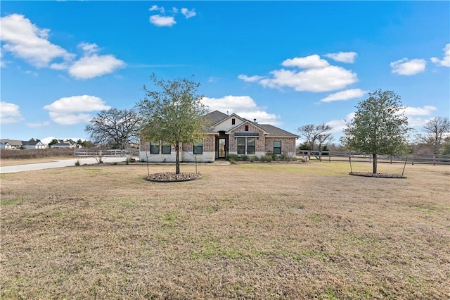 view of front of home featuring a front lawn